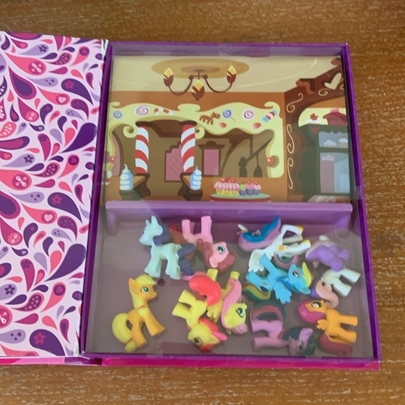 NWOT My Little Pony Busy Book w/ Figures - Picture 7 of 12